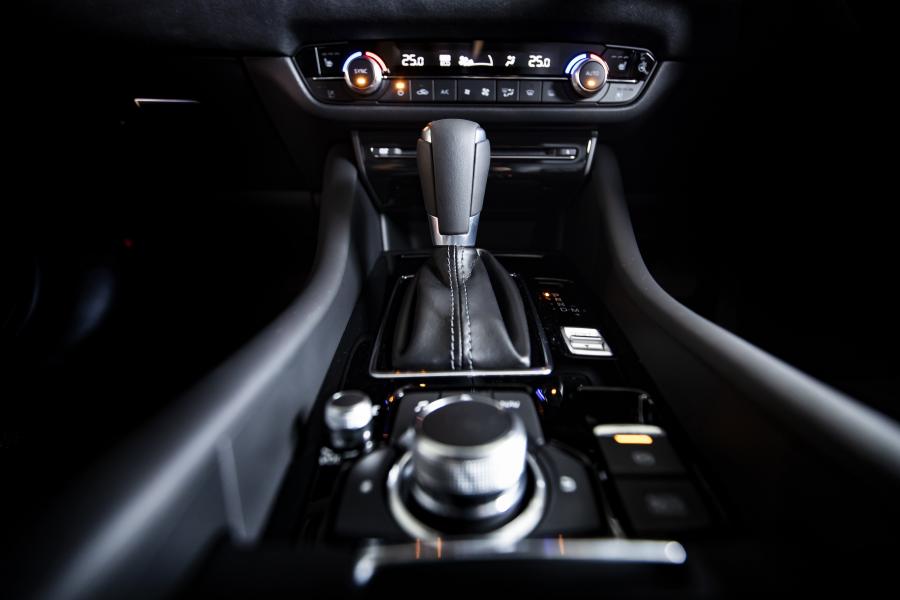 Детали интерьера Mazda6 (GJ) 2018 года  (JP) (фото 12 из 16)